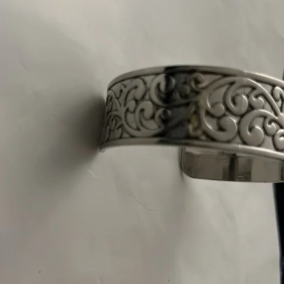 Read The VINE Print! Silver Bracelet. - Picture 3 of 5